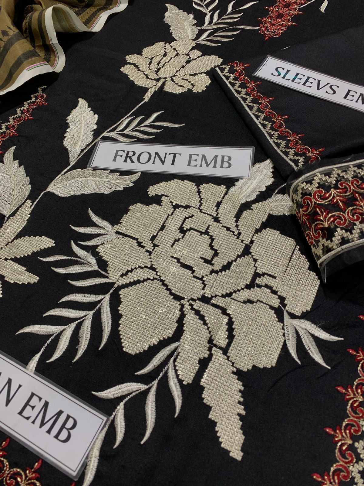 BATIK LAWN EMBROIDERD UNSTICH 3PC (WA-730)
