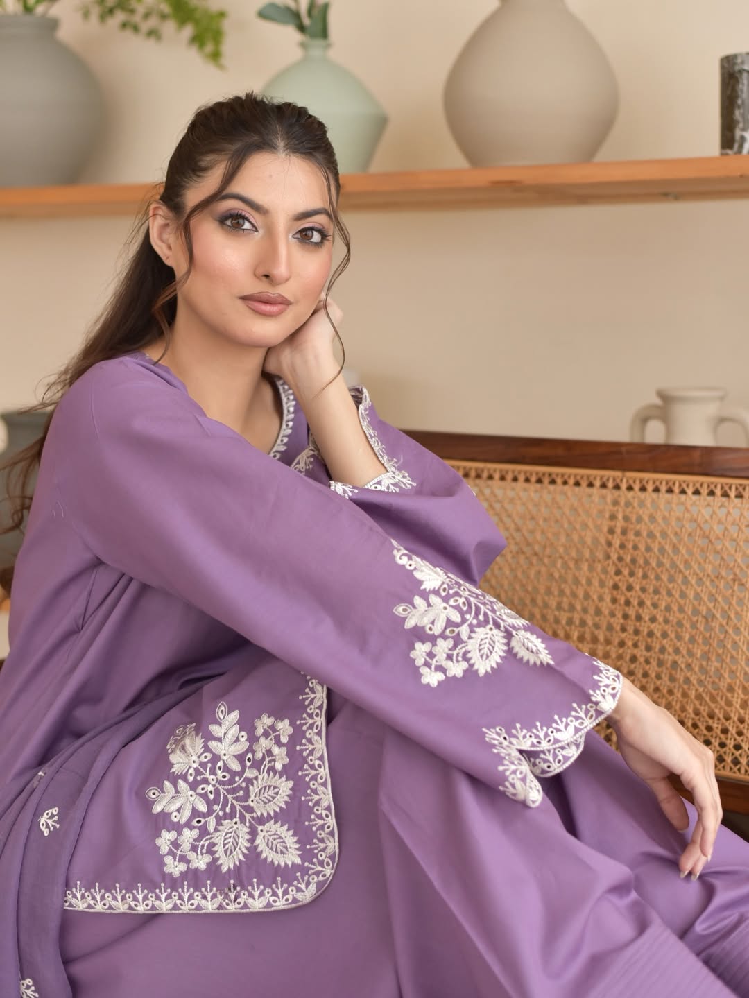 ASH-LUXURY EMBROIDERD LAWN 3pc (WA-5689)