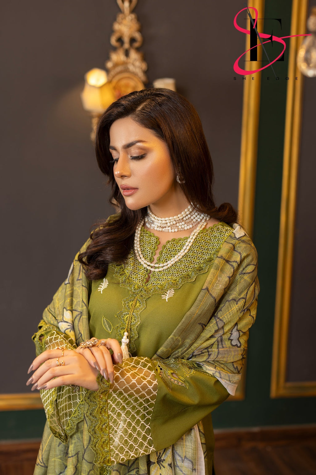 SHE EDGE EMBROIDERD LAWN UNSTICH 3PC (WA-640)