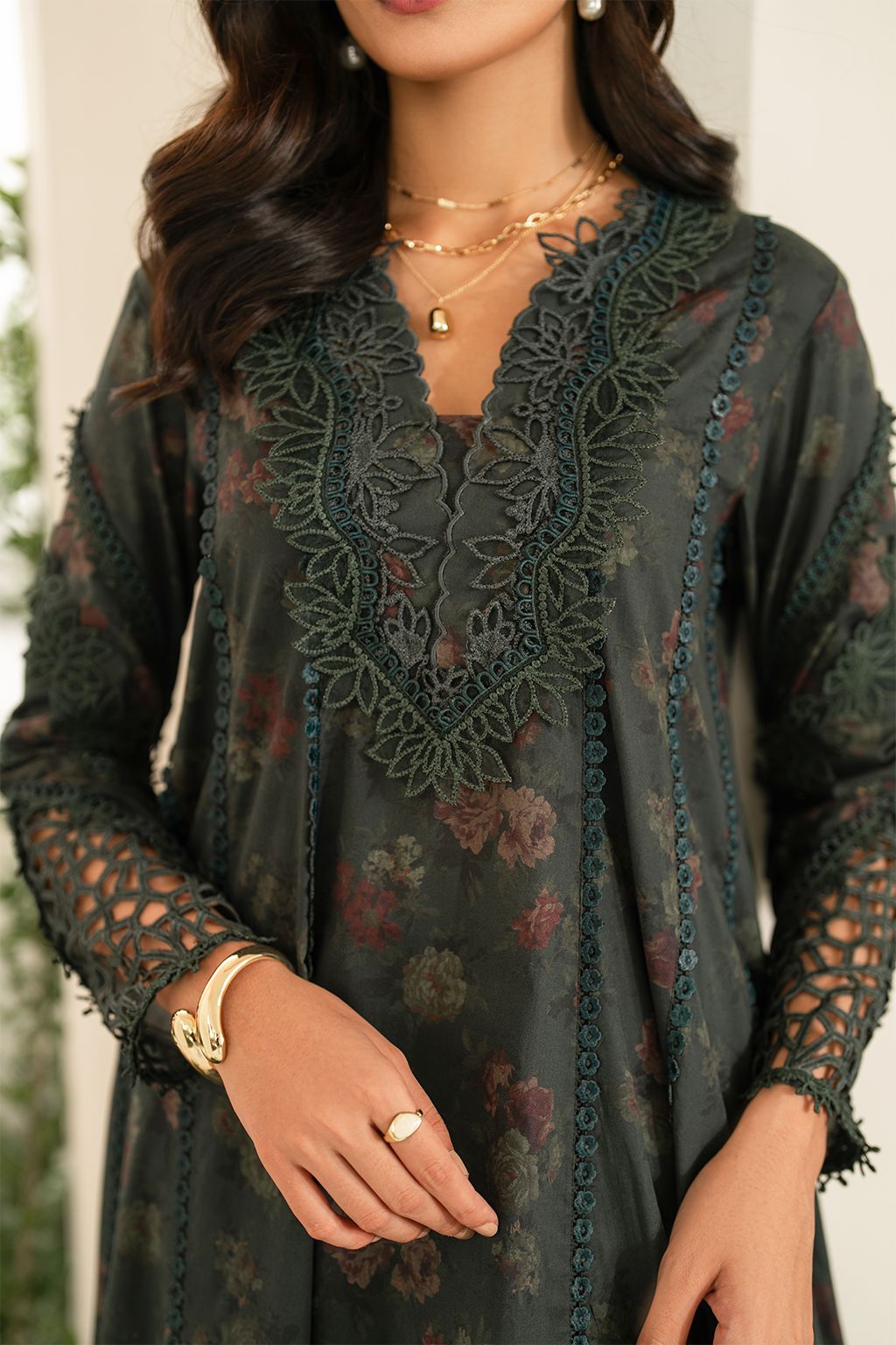 Iznik-Printed Embroidered Lawn Unstiched 3pc (WA-1839)